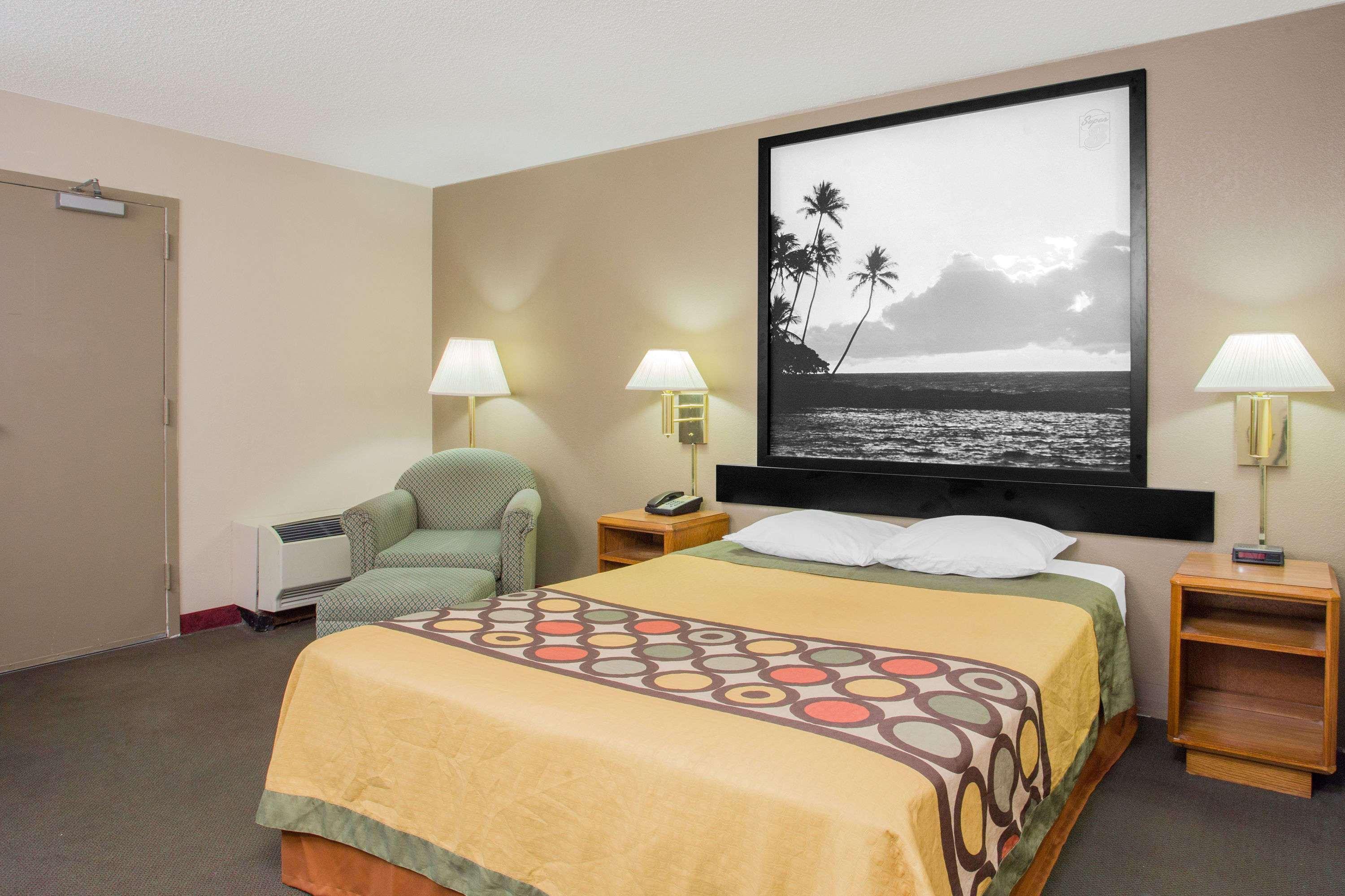 Super 8 By Wyndham Madison East Ξενοδοχείο Εξωτερικό φωτογραφία