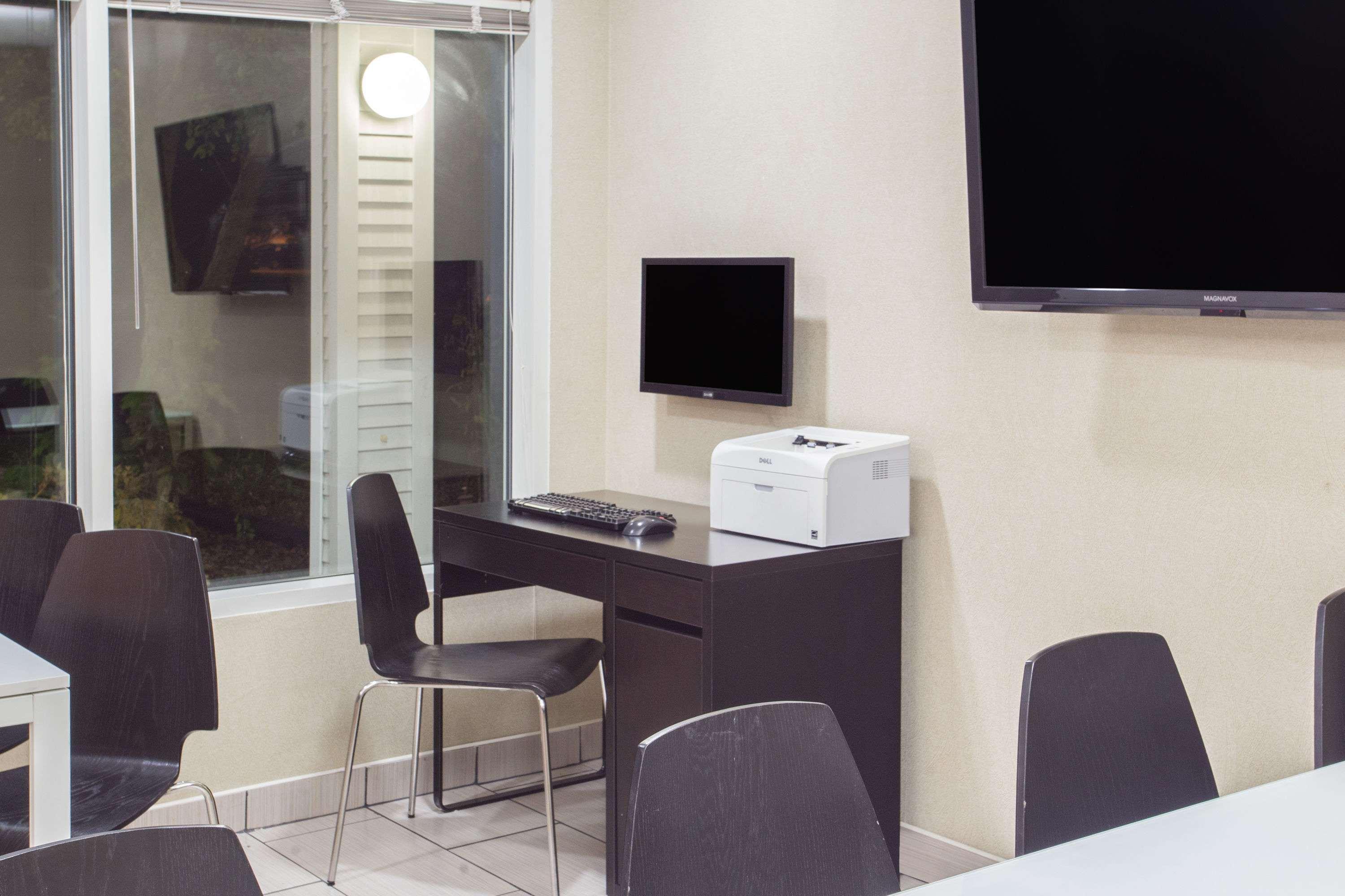 Super 8 By Wyndham Madison East Ξενοδοχείο Εξωτερικό φωτογραφία