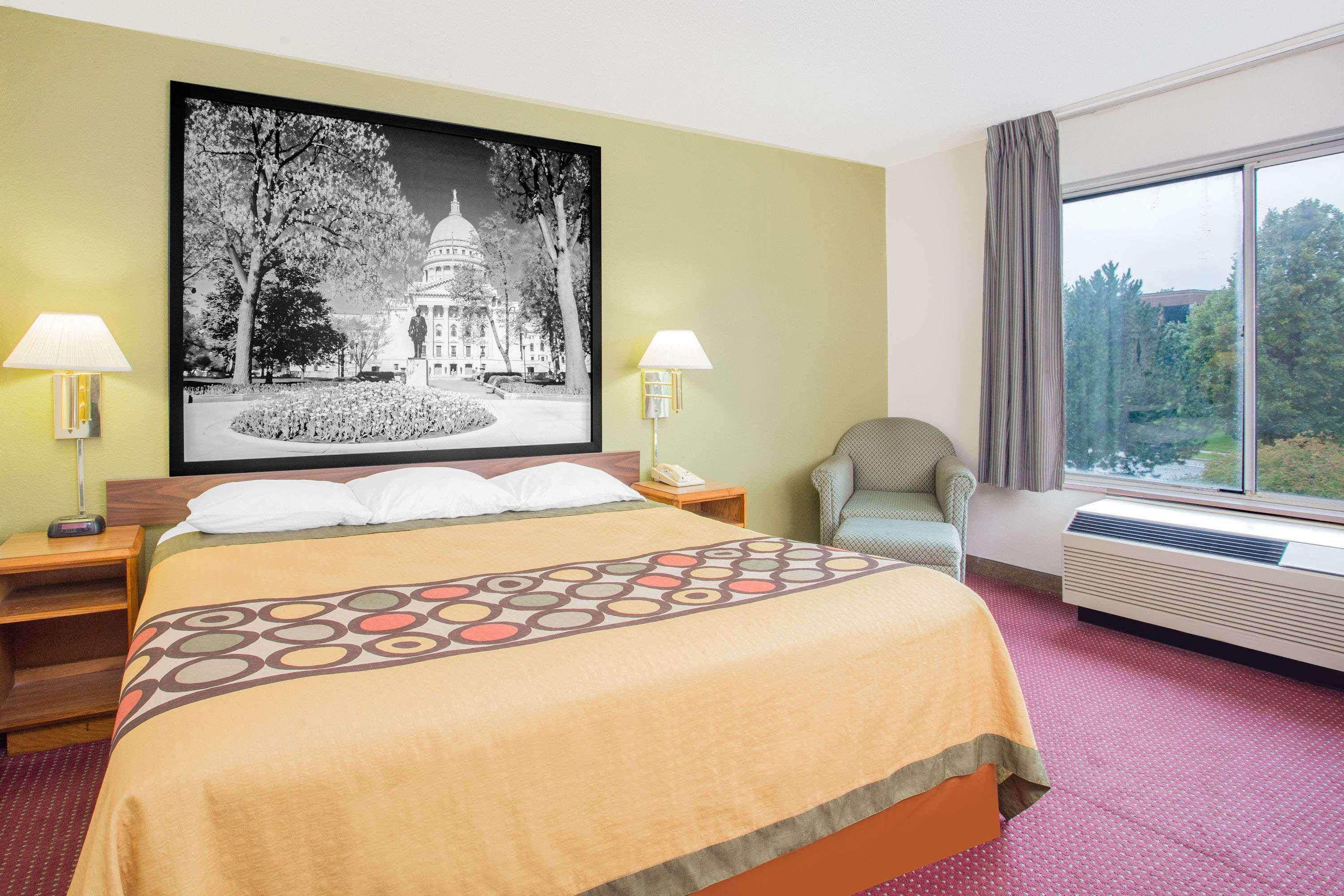 Super 8 By Wyndham Madison East Ξενοδοχείο Εξωτερικό φωτογραφία