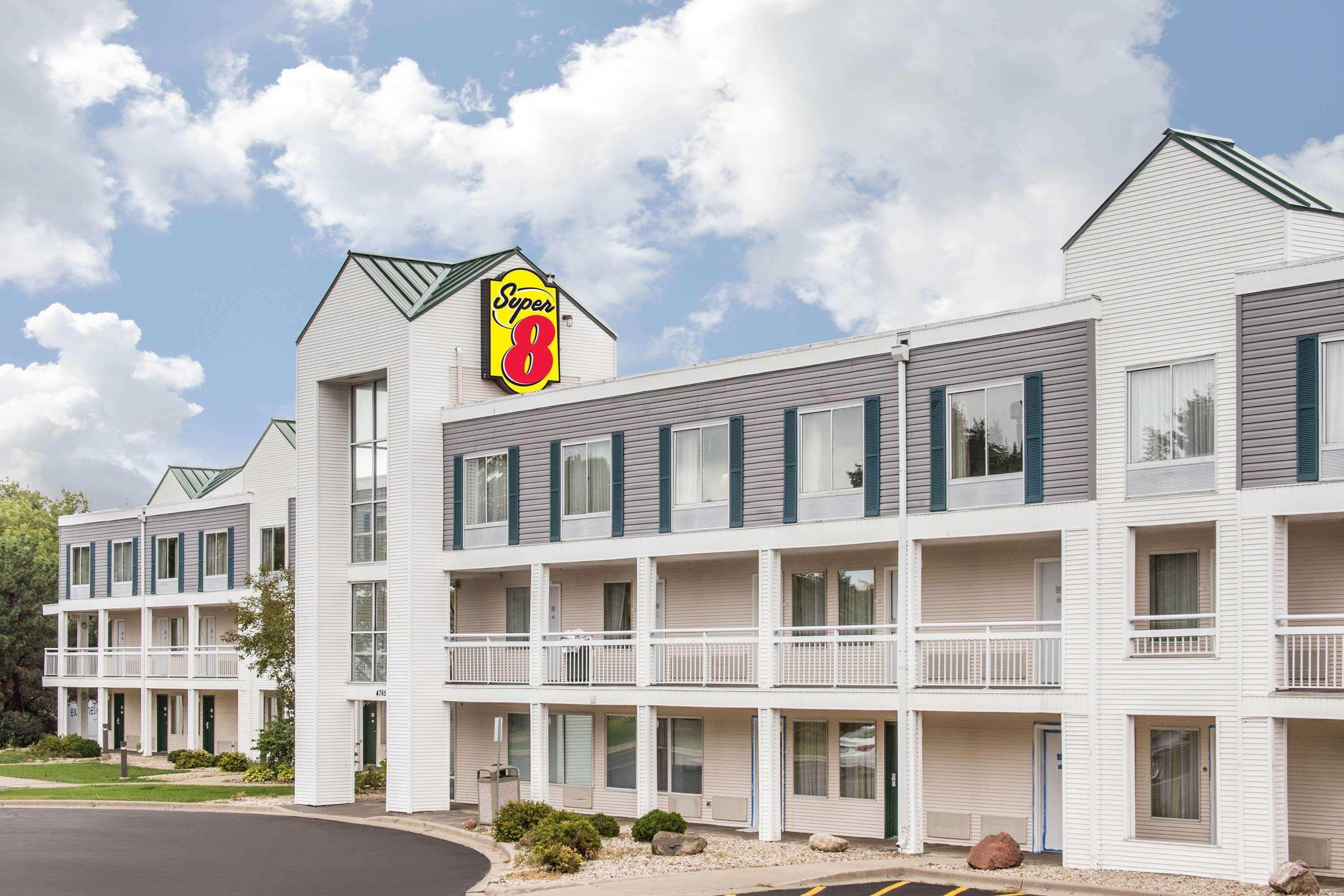 Super 8 By Wyndham Madison East Ξενοδοχείο Εξωτερικό φωτογραφία