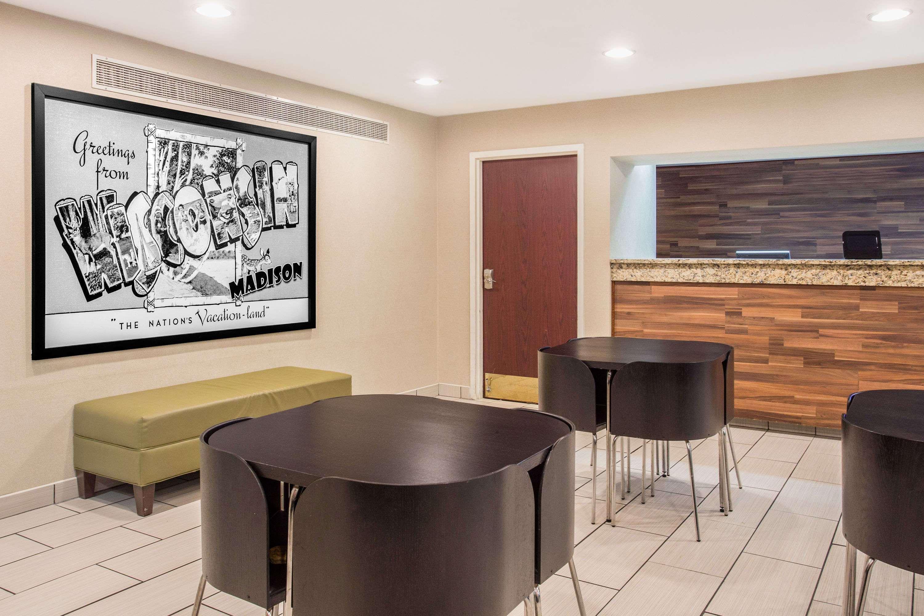 Super 8 By Wyndham Madison East Ξενοδοχείο Εξωτερικό φωτογραφία