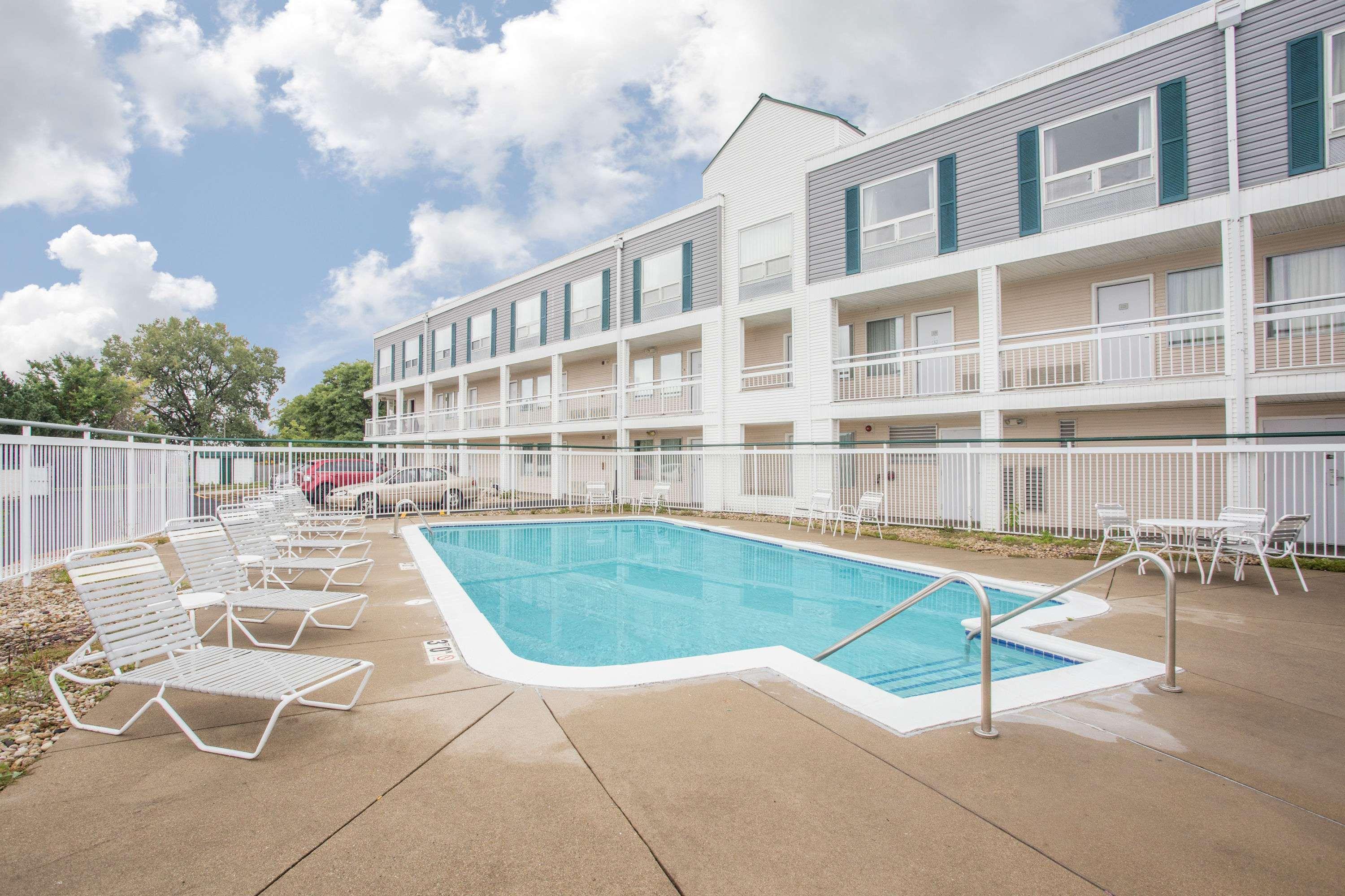 Super 8 By Wyndham Madison East Ξενοδοχείο Εξωτερικό φωτογραφία