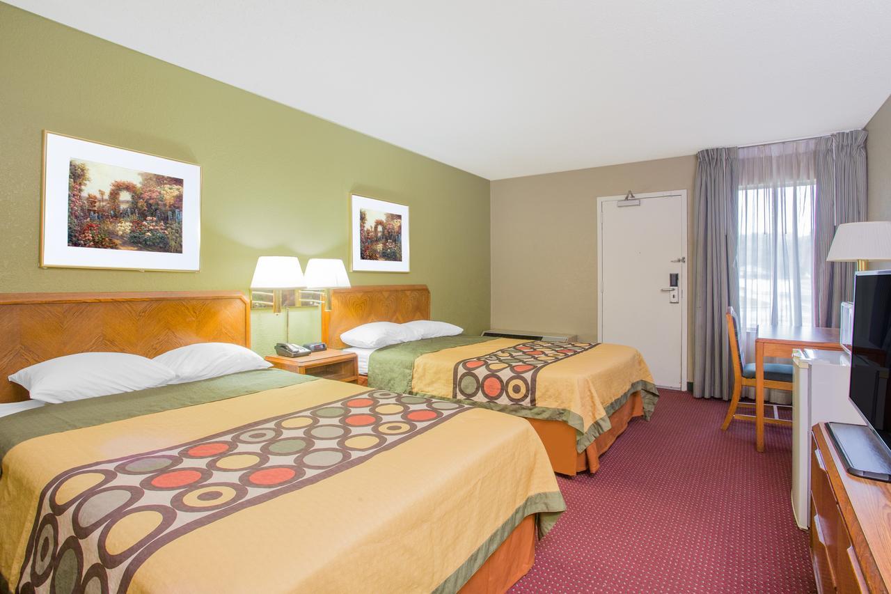 Super 8 By Wyndham Madison East Ξενοδοχείο Εξωτερικό φωτογραφία
