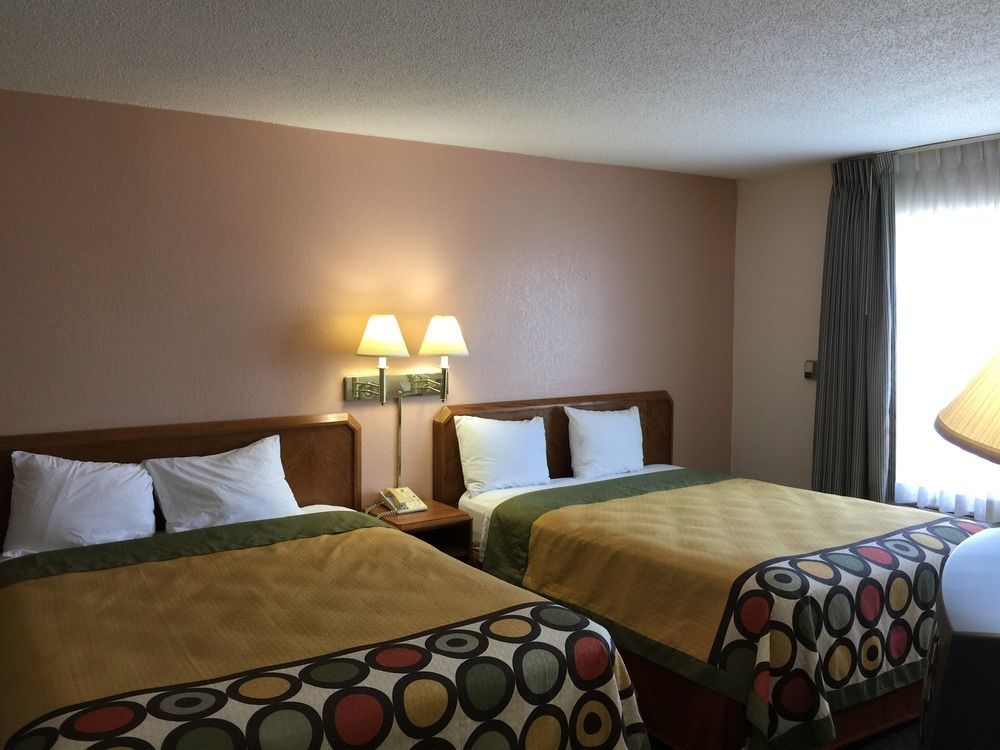 Super 8 By Wyndham Madison East Ξενοδοχείο Εξωτερικό φωτογραφία