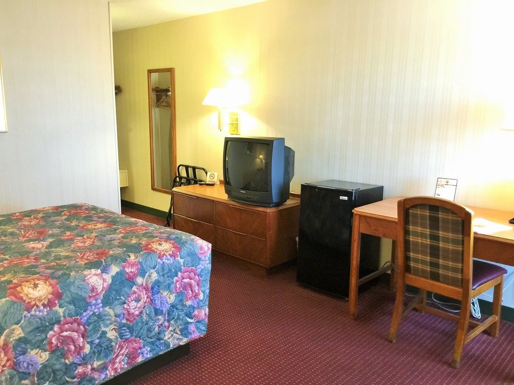 Super 8 By Wyndham Madison East Ξενοδοχείο Εξωτερικό φωτογραφία