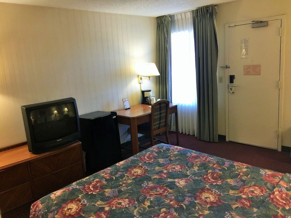 Super 8 By Wyndham Madison East Ξενοδοχείο Εξωτερικό φωτογραφία