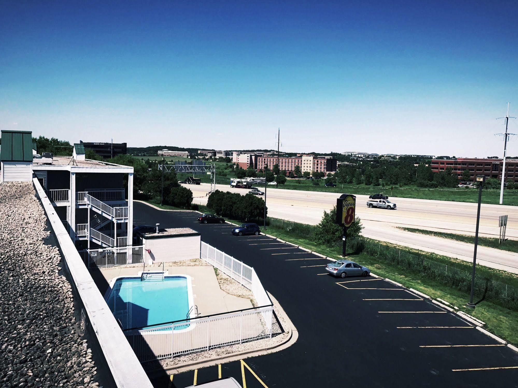 Super 8 By Wyndham Madison East Ξενοδοχείο Εξωτερικό φωτογραφία