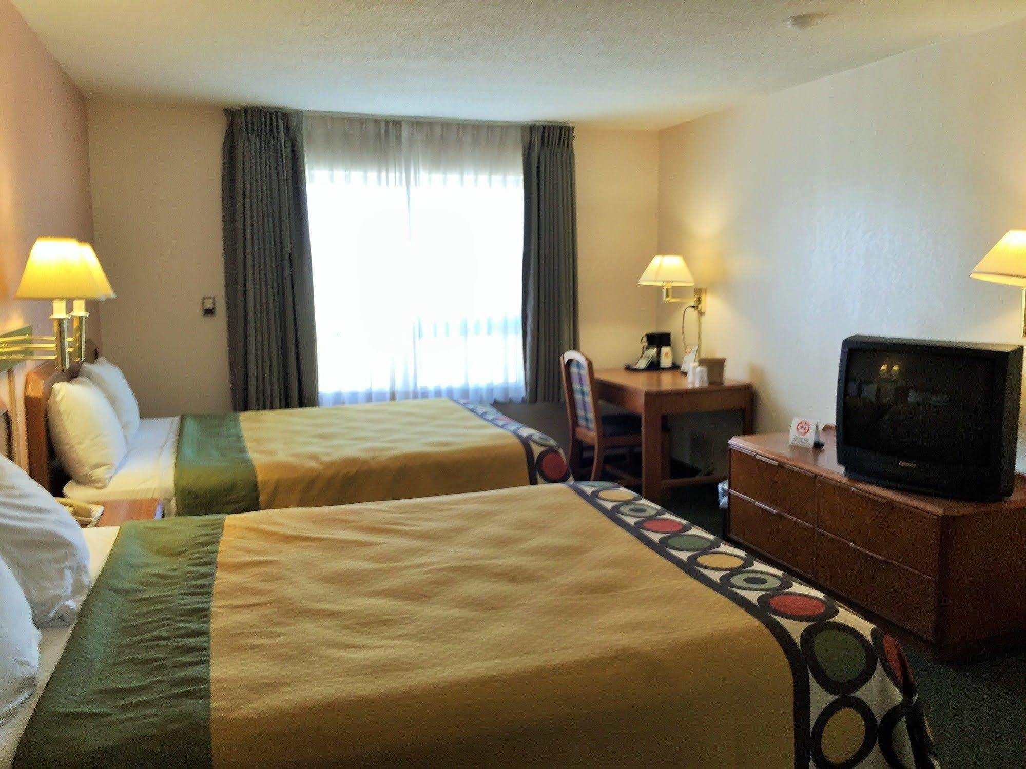Super 8 By Wyndham Madison East Ξενοδοχείο Εξωτερικό φωτογραφία