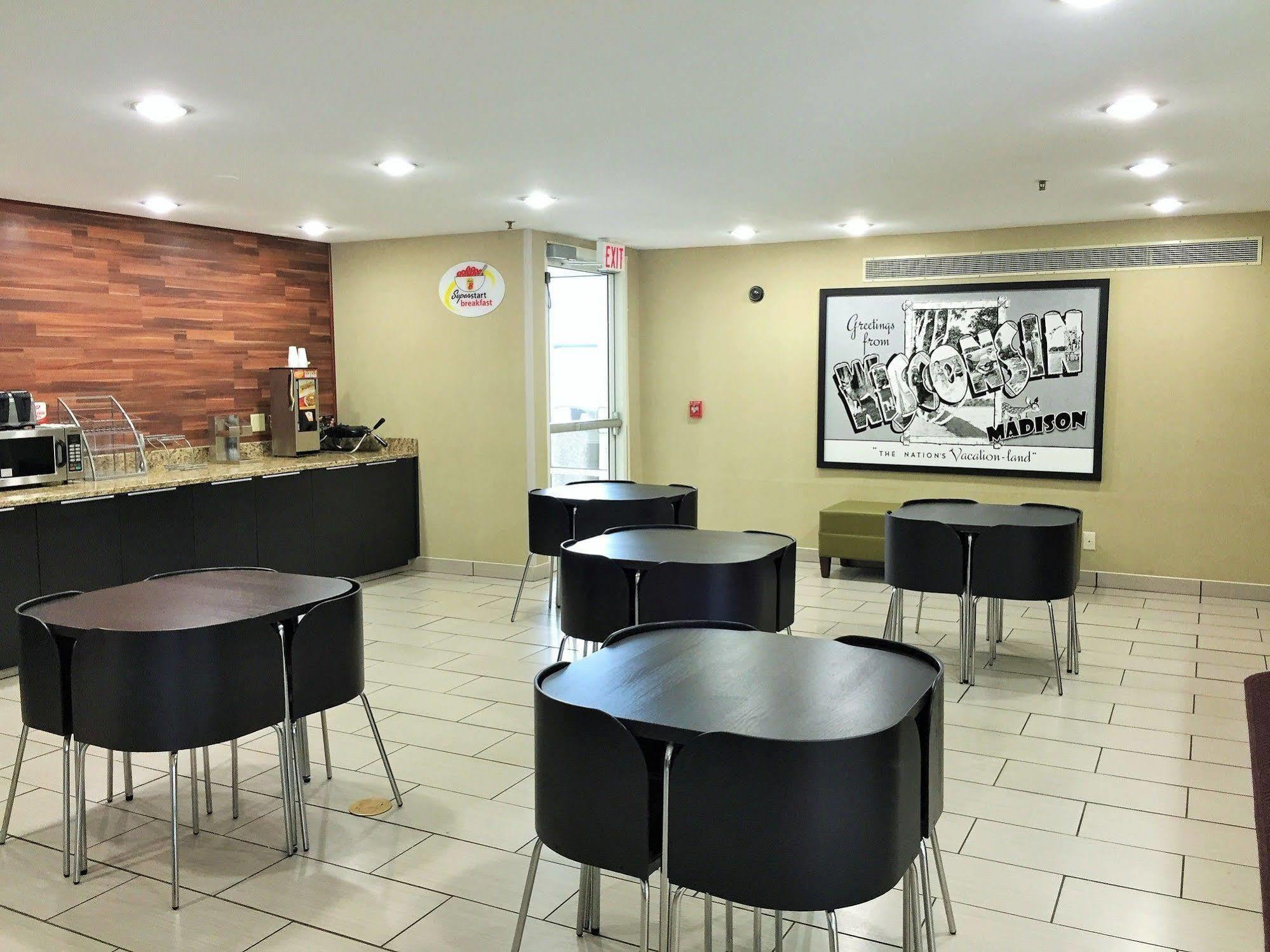 Super 8 By Wyndham Madison East Ξενοδοχείο Εξωτερικό φωτογραφία